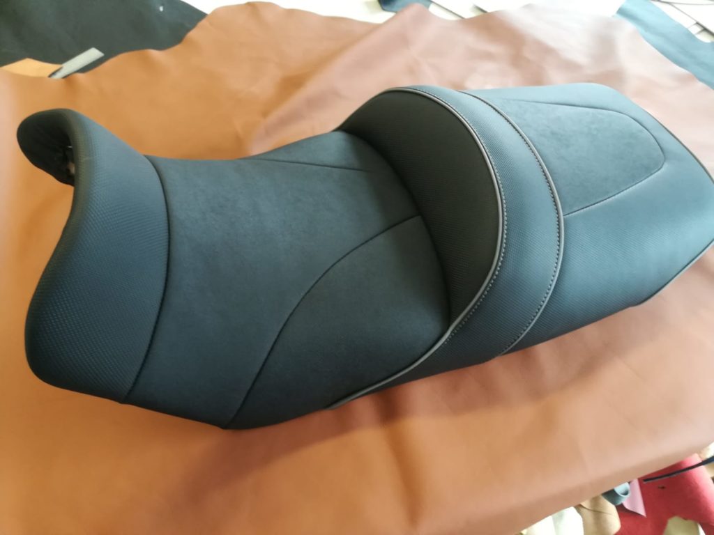 Motorradsitz beziehen K.M. Lederdesign Motorradsitz beziehen lederverarbeitung beziehen polstern